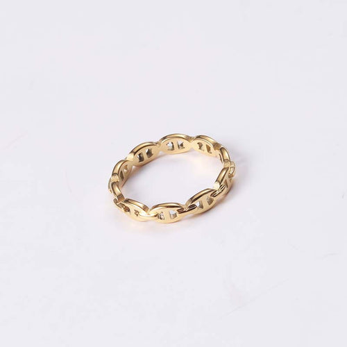 A golden chain hollowed-out ring
