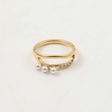 Load image into Gallery viewer, 18K gold small pearl row diamond ring