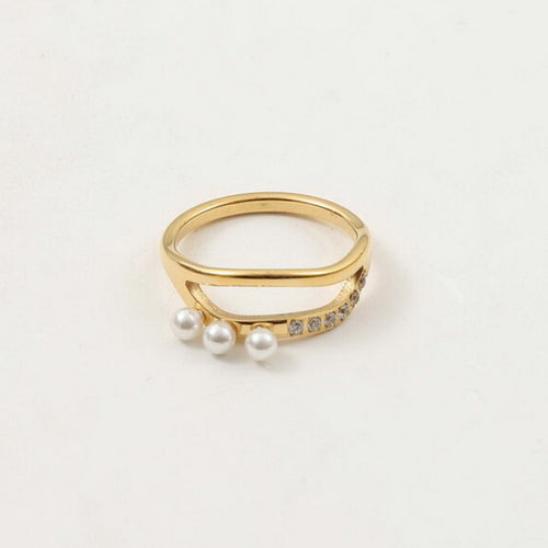 18K gold small pearl row diamond ring