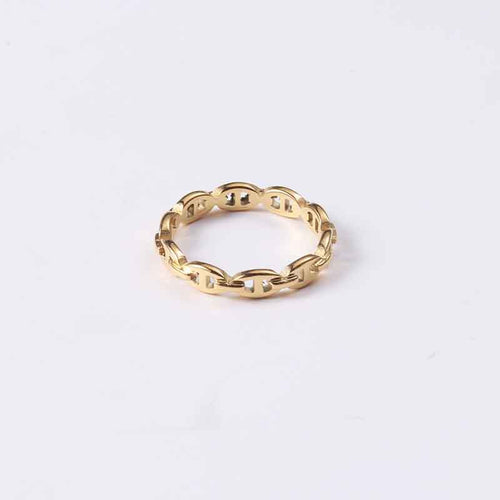 A golden chain hollowed-out ring