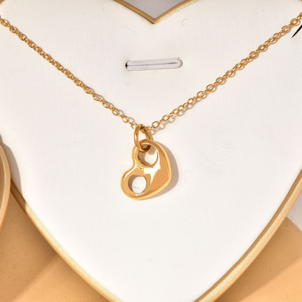 Stainless steel heart-shaped hollowed-out pendant necklace collarbone chain