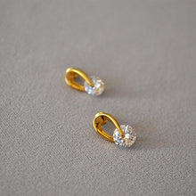 Load image into Gallery viewer, 925 silver needle white zircon copper stud earrings