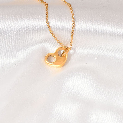 Stainless steel heart-shaped hollowed-out pendant necklace collarbone chain