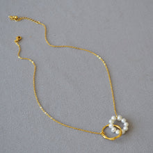 Load image into Gallery viewer, Double-ring interlocking freshwater pearl brass gold-plated necklace collarbone chain