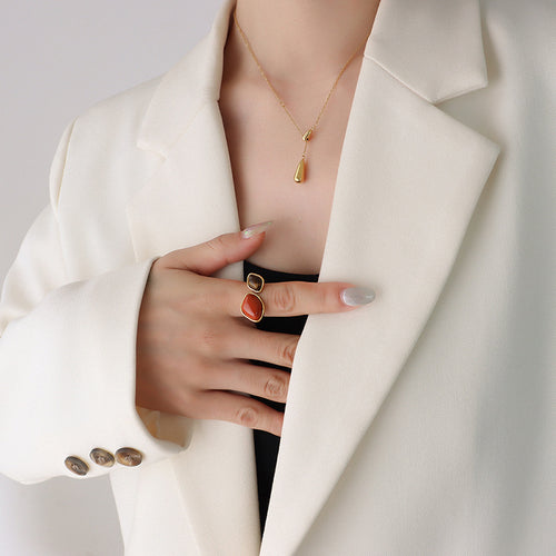 Stainless steel teardrop-shaped tassel pendant necklace