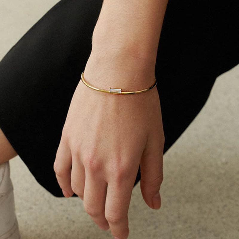 Golden C-shaped small square diamond stainless steel thin bracelet