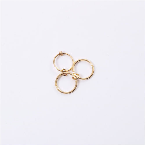 A golden three-ring ring