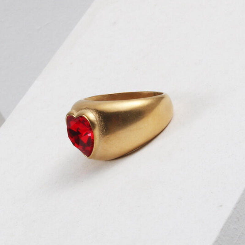Retro heart-shaped diamond stainless steel ring