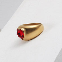 Load image into Gallery viewer, Retro heart-shaped diamond stainless steel ring