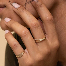 Load image into Gallery viewer, One stainless steel double-ring wound ring