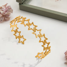 Load image into Gallery viewer, Stainless steel 18K gold hammer pattern hollowed-out five-pointed star opening bracelet