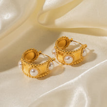 Load image into Gallery viewer, 18K gold stainless steel C-shaped pearl earrings