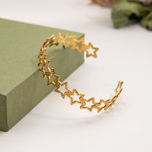 Load image into Gallery viewer, Stainless steel 18K gold hammer pattern hollowed-out five-pointed star opening bracelet