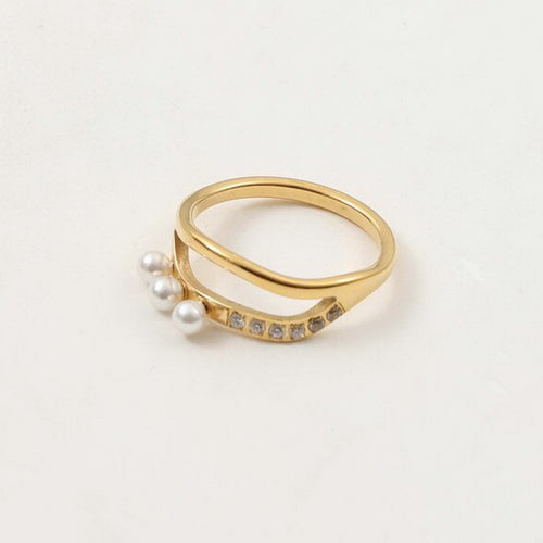 18K gold small pearl row diamond ring