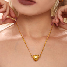 Load image into Gallery viewer, Stainless steel heart-shaped magnet detachable pendant necklace collarbone chain
