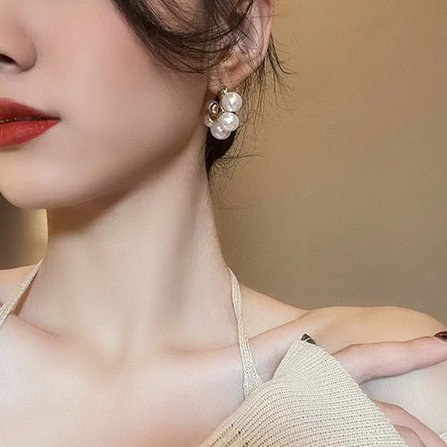 Golden stainless steel C-shaped pearl earrings