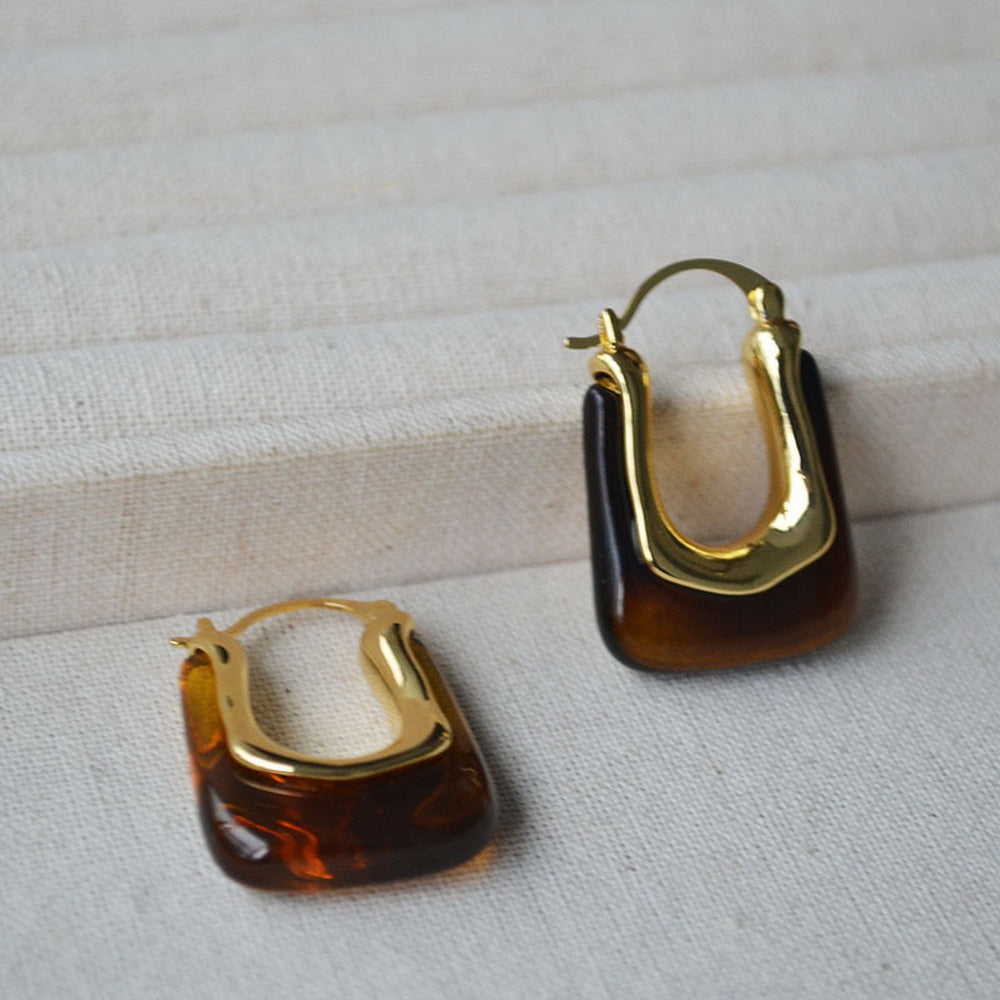 Caramel-colored resin alloy U-shaped earrings for autumn and winter