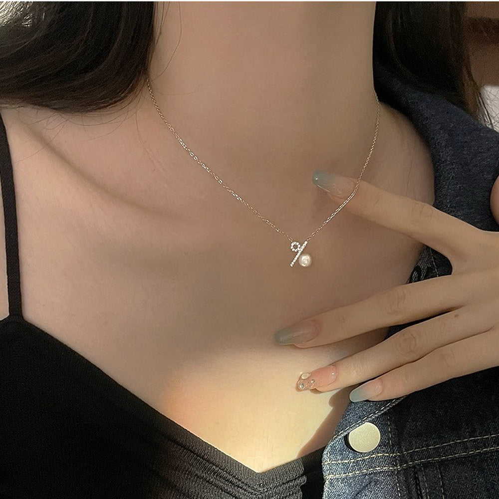 Simple, fashionable and elegant, niche design, percentage symbol, copper micro-inlaid white zirconium beaded pearl necklace, collarbone chain
