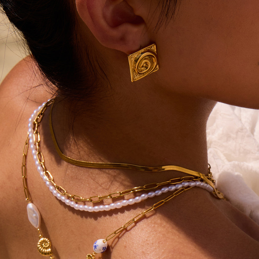 Stainless steel stud earrings, 18K gold