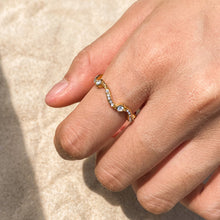 Load image into Gallery viewer, 18K gold stainless steel ring with white diamond wave pattern