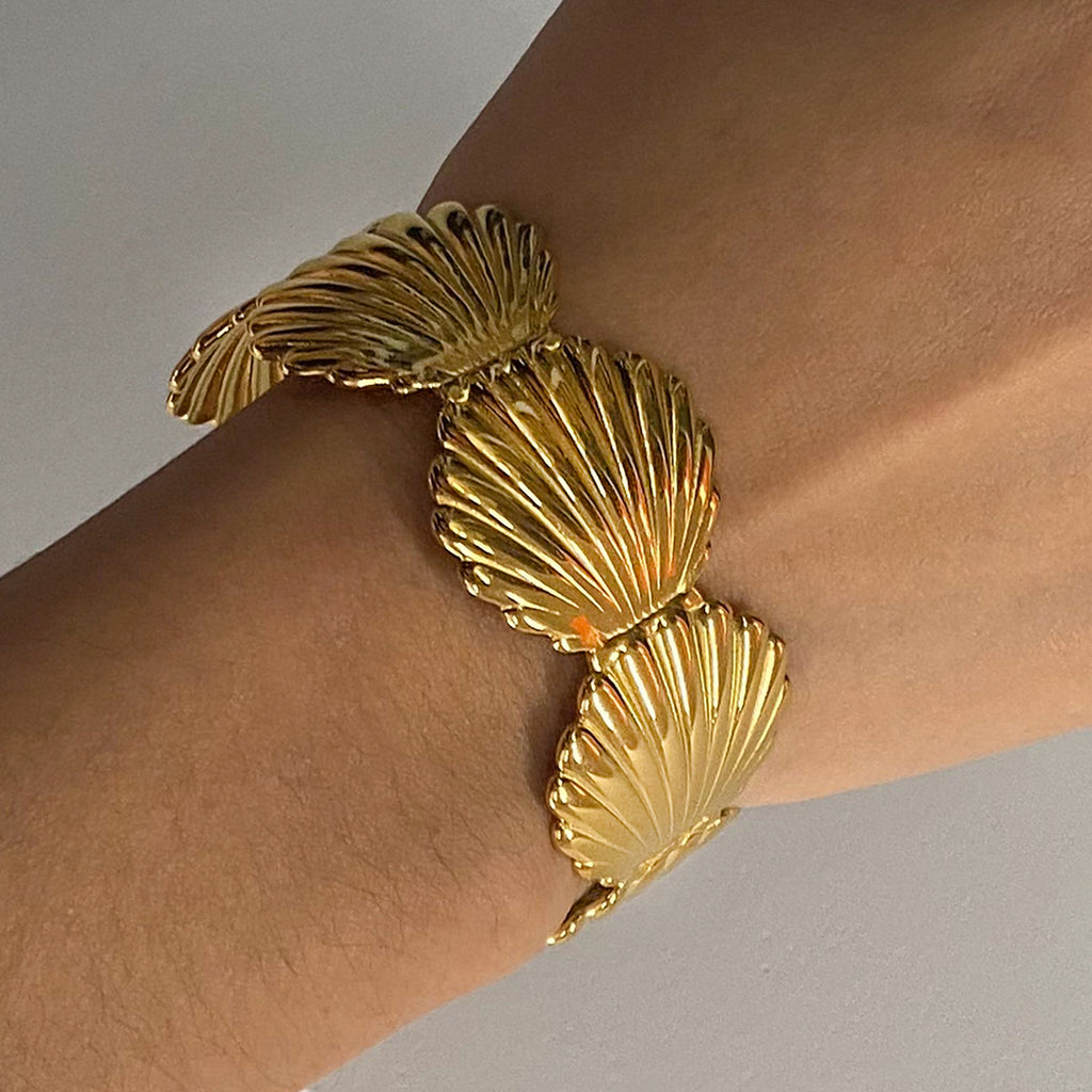 Golden stainless steel shell opening bracelet