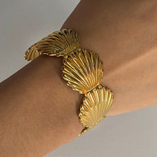 Load image into Gallery viewer, Golden stainless steel shell opening bracelet