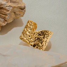 Load image into Gallery viewer, 18K gold stainless steel hammer pattern irregular opening bracelet