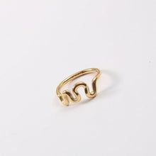 Load image into Gallery viewer, M curved line titanium steel 18k gold ring