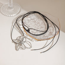 Load image into Gallery viewer, Stainless steel simple line flower hammer pattern pendant tied rope necklace