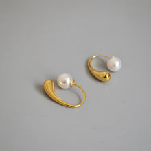 Load image into Gallery viewer, Brass gold-plated small water droplet imitation pearl detachable ear hook earrings
