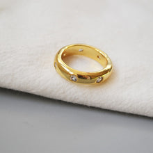 Load image into Gallery viewer, A brass zircon ring plated with 18K gold