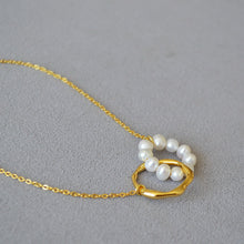 Load image into Gallery viewer, Double-ring interlocking freshwater pearl brass gold-plated necklace collarbone chain