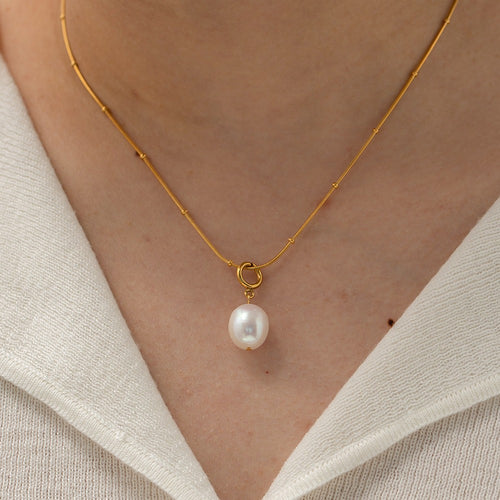Golden stainless steel natural pearl pendant necklace