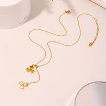Load image into Gallery viewer, Stainless steel gold-plated natural mother-of-pearl heart-shaped three-leaf flower pendant, pull-out adjustable necklace, collarbone chain