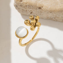 Load image into Gallery viewer, Stainless steel flowers adorn the cat&#39;s eye opening ring