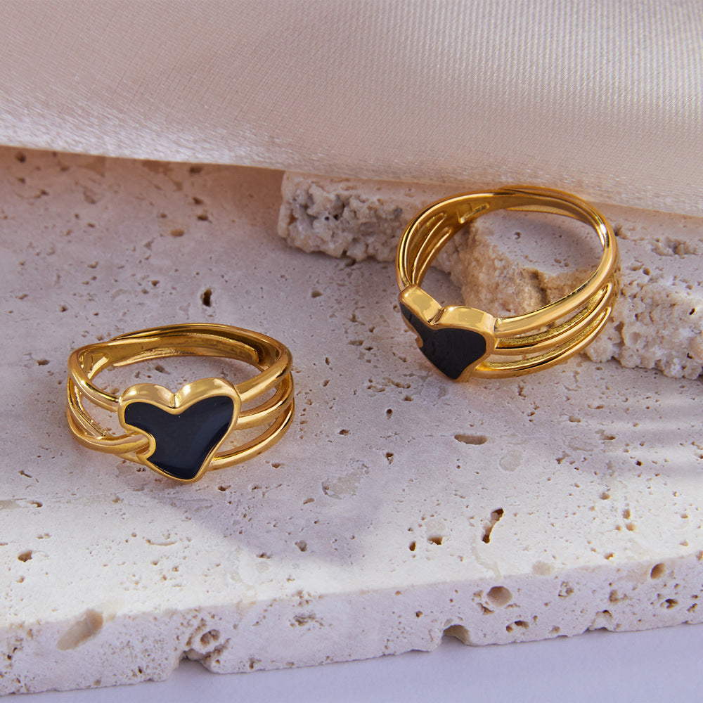 A stainless steel 18K gold-plated oil-dripping heart ring