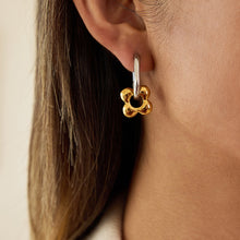 Load image into Gallery viewer, Stainless steel flower circle two-color earrings