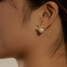 Load image into Gallery viewer, S925 sterling silver bow earrings set with zircon pearl stud earrings