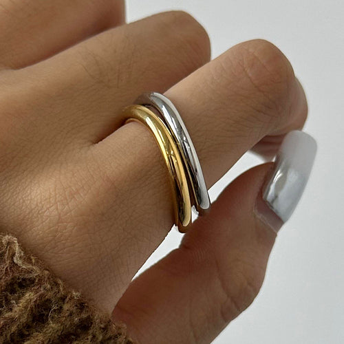 A 2-piece set of stainless steel rings in golden steel color