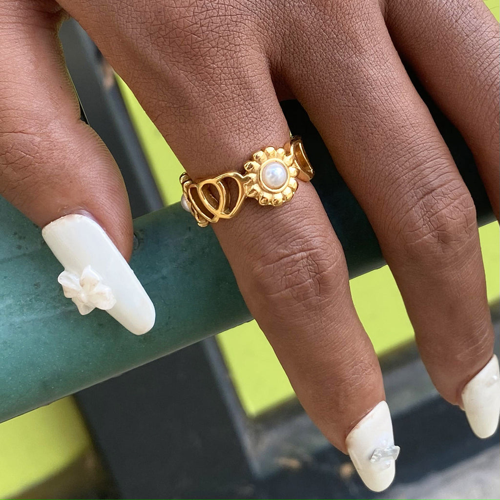 Stainless steel sunflower heart pearl closed ring