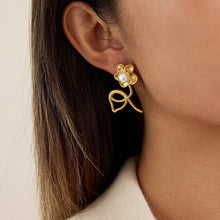 Load image into Gallery viewer, Stainless steel flower pearl stud earrings