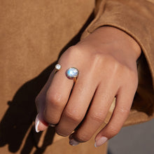 Load image into Gallery viewer, A golden stainless steel zircon ring