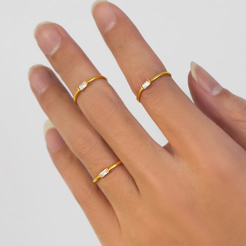 A rectangular stainless steel ring plated with 18K gold and set with a fine zircon ring