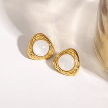 Load image into Gallery viewer, Triangular hammer-patterned round cat&#39;s eye stainless steel stud earrings