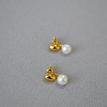 Load image into Gallery viewer, Brass gold-plated small gold bean freshwater pearl 925 silver needle earrings