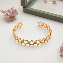 Load image into Gallery viewer, Stainless steel 18K gold hammer pattern hollowed-out five-pointed star opening bracelet