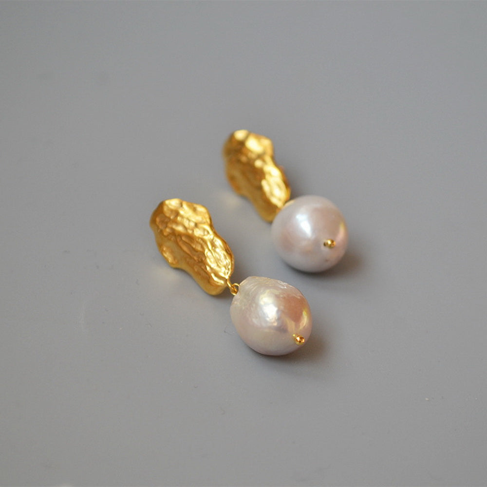 925 silver needle gold hammer irregular texture freshwater pearl earrings