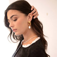 Load image into Gallery viewer, Golden stainless steel pearl earrings