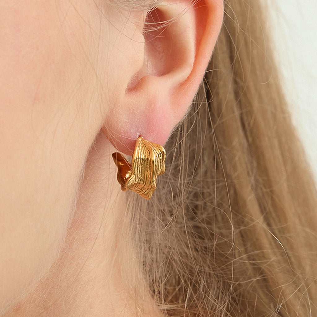 Golden stainless steel wavy hollow C-shaped ring earrings