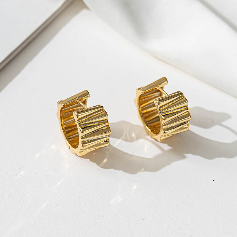 Golden serrated lace loop-shaped ear buckles